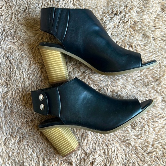 Madden Girl Peep-Toe Mules with Tan Block Heel - Picture 1 of 7